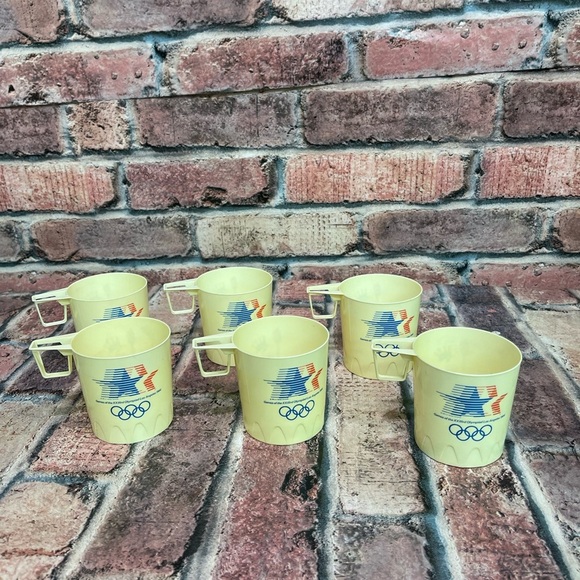 Vintage 1984 set of 6 plastic Olympiad Los Angeles cups mugs - Picture 2 of 7